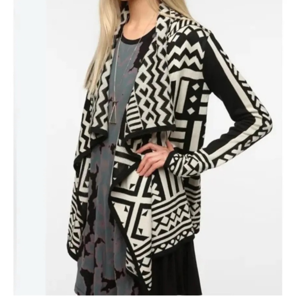 Forever 21 Black and Cream Patterned Draped Open Front Cardigan Sweater